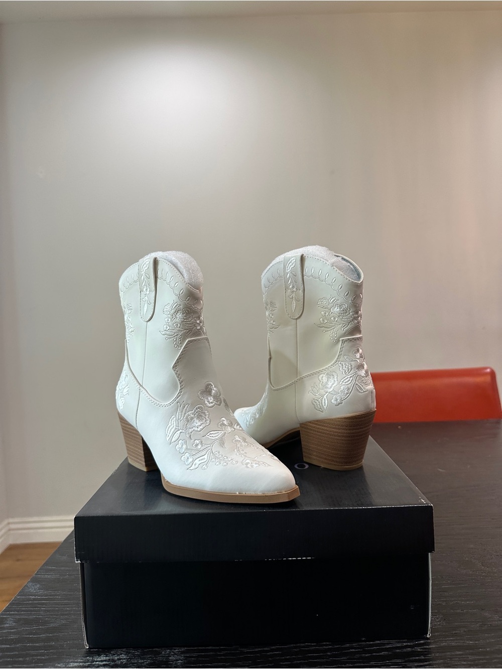 Brand New! Embroidery flower prints western booties white